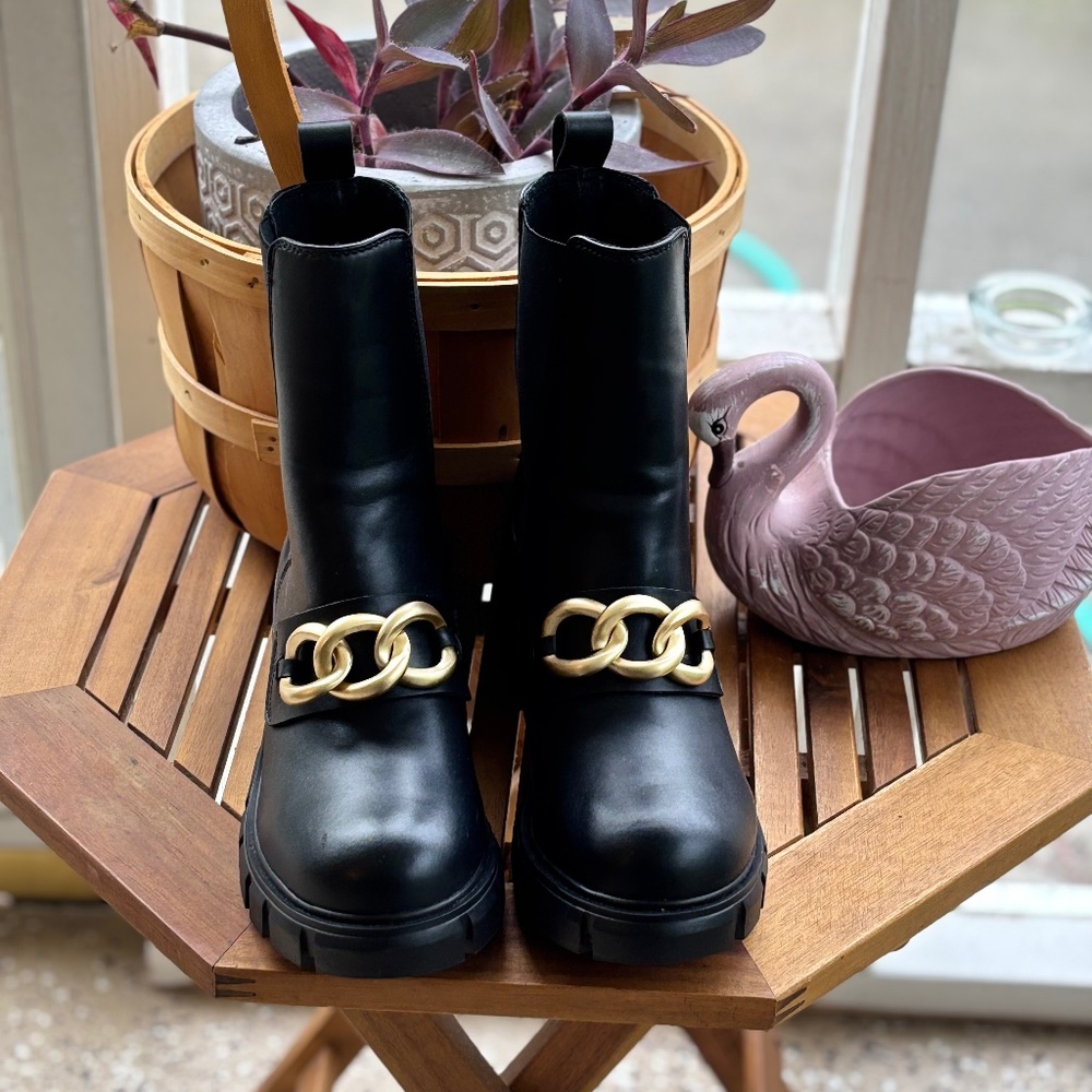Steve Madden black synthetic leather boots size 7